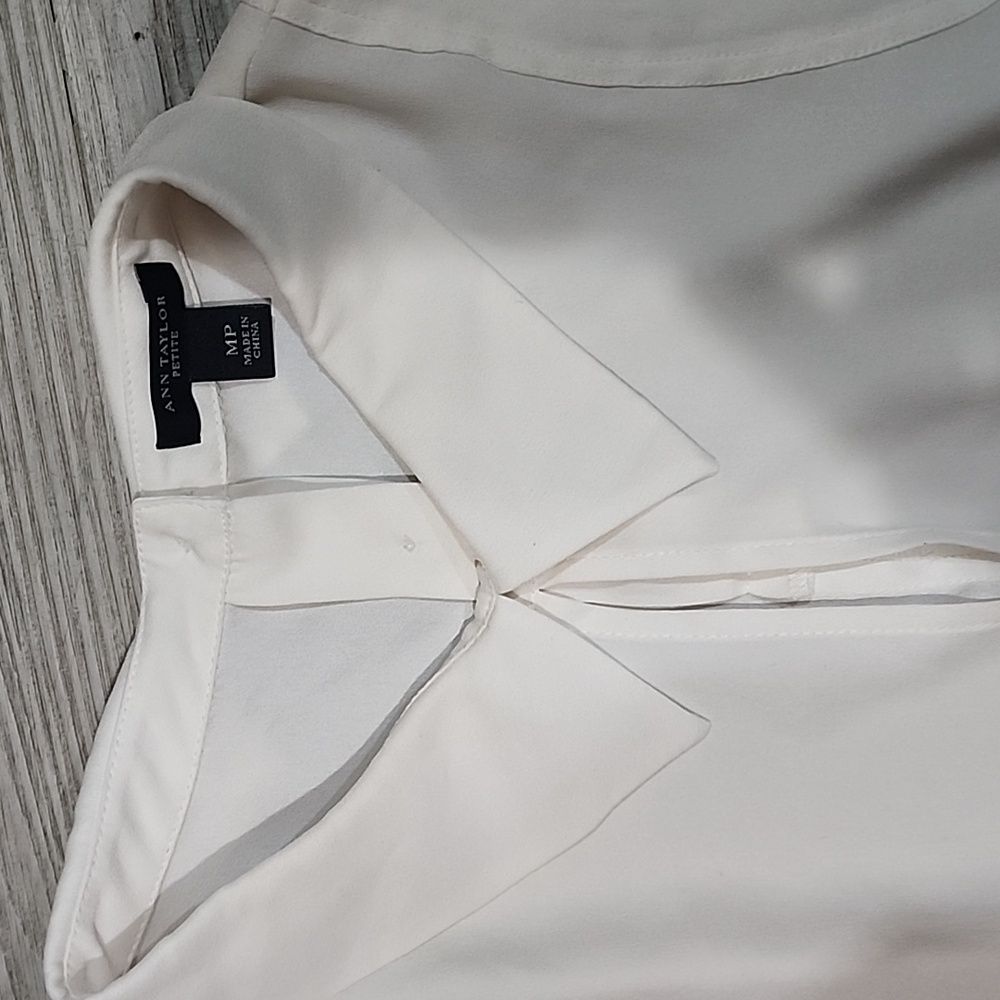 Ann Taylor Lapel Sleeveless Blouse in ivory cream, - Picture 8 of 8